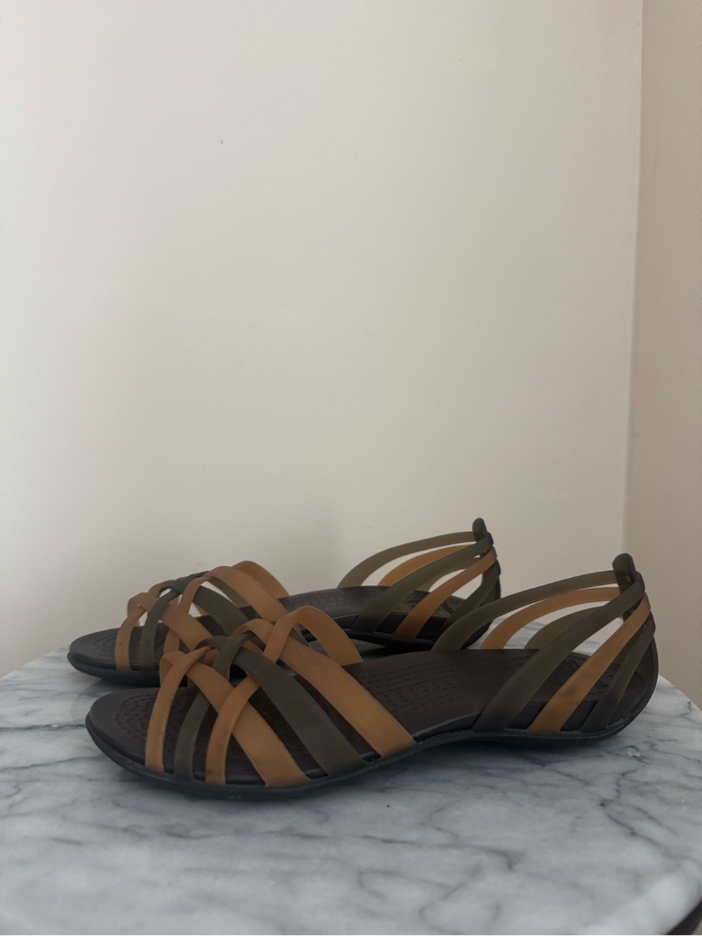 Crocs Isabella Huarache Flat Sandals Women’s Size 6 Brown Black Jelly Straps